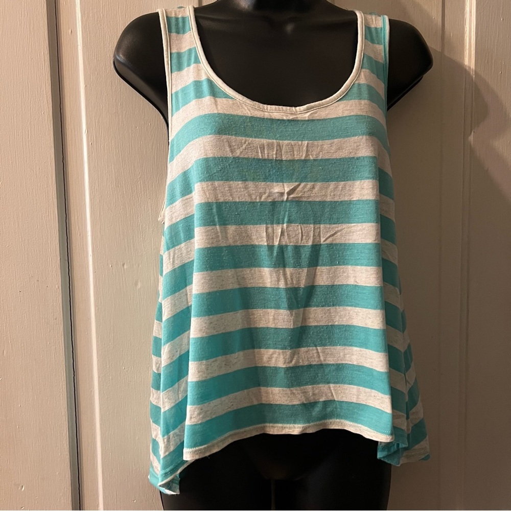 6. (EUC) Crop Top W/ Cut Out Back